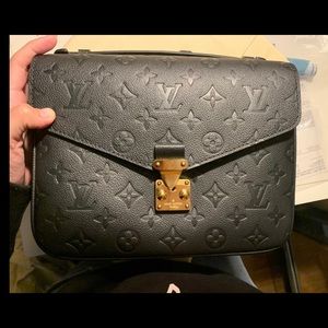 100% authentic Louis Vuitton Pochette Metis
